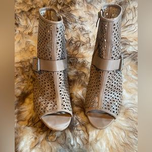 Vince Camuto size 12 cage heels GUC